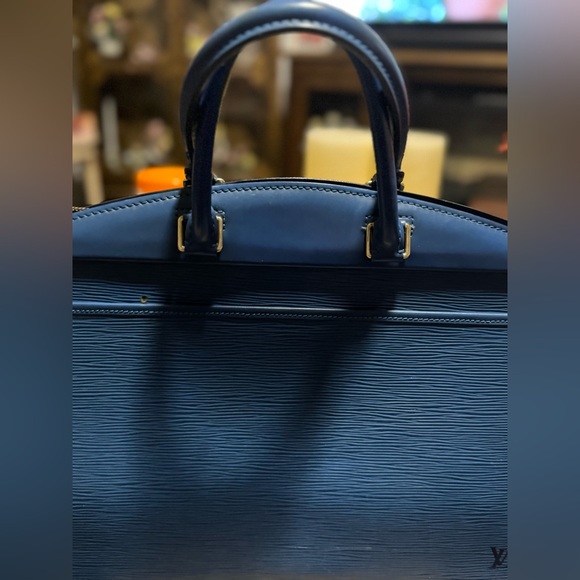 Authentic Louis Vuitton Epi Riviera - Picture 9 of 12